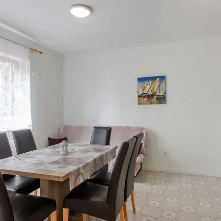 Olivera Apartament Potirna